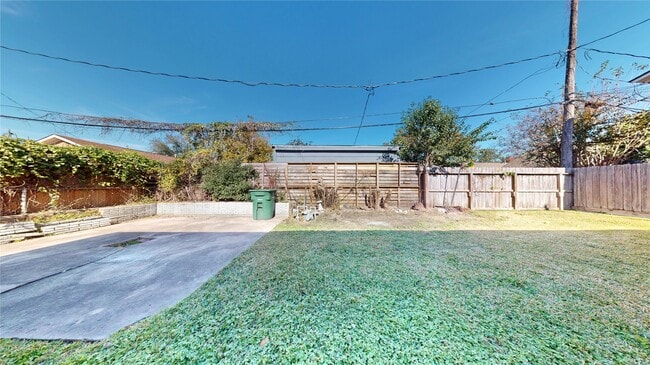 Building Photo - 317 Moody St