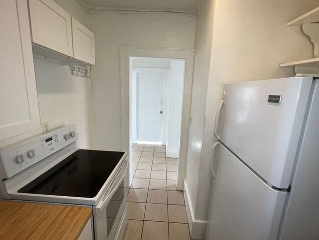 Building Photo - Two bedroom one bath second-floor apartment featuring a huge balcony!