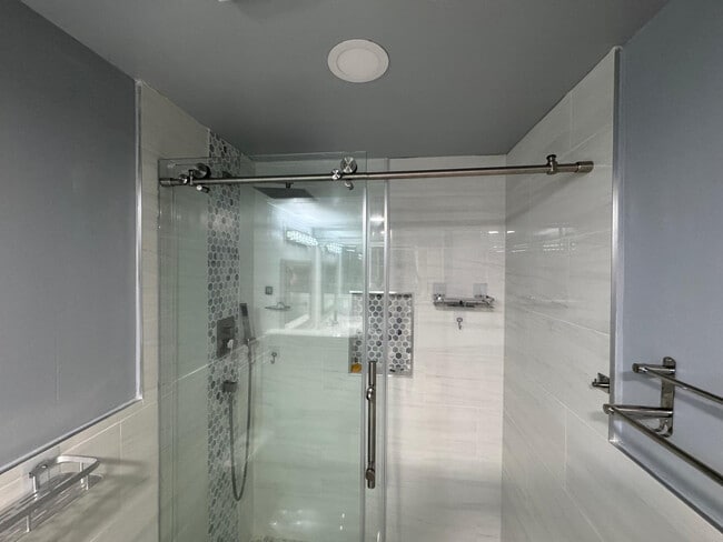 Building Photo - 7797 Golf Cir Dr