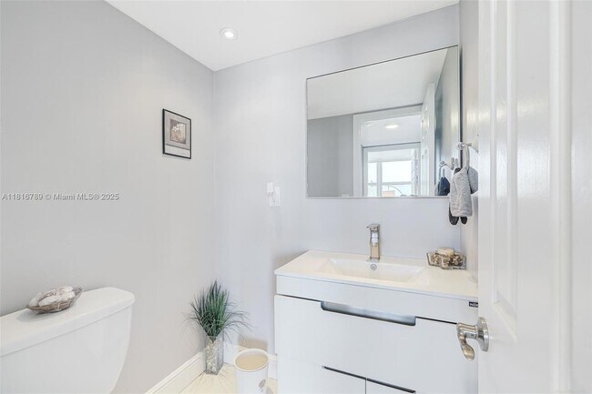 Building Photo - 5838 Collins Ave