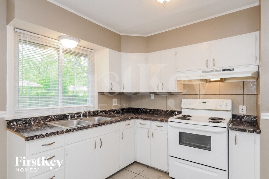 Building Photo - 7908 E 92nd St