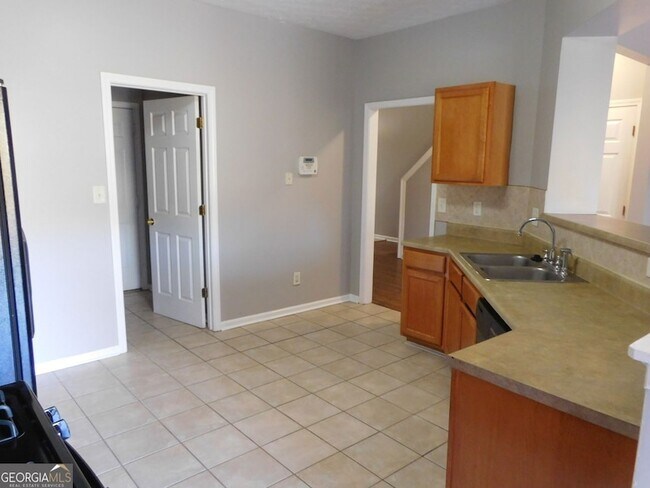 Building Photo - 566 Pond Lillies Rd SE