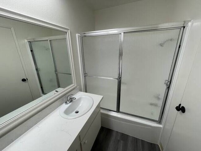 Building Photo - 141 W Avenida De Los Arboles
