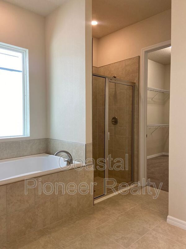 Building Photo - 28613 Cozy Creek Dr