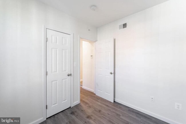 Building Photo - 2928-UNIT Nelson Pl SE