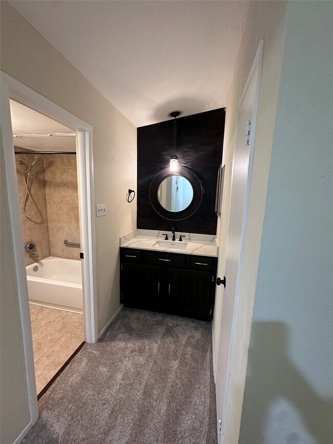 Building Photo - 2110 Wilcrest Dr