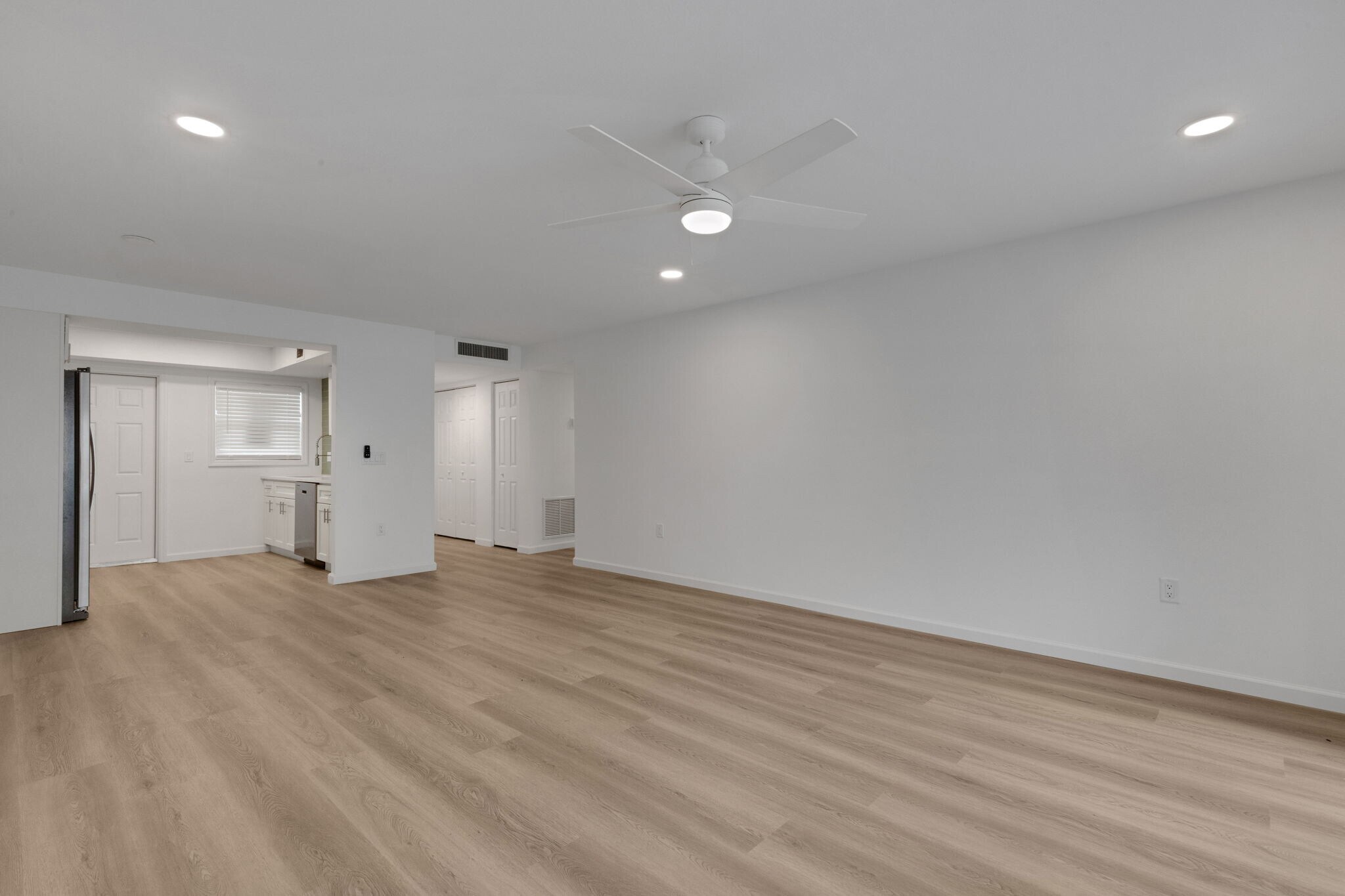 Building Photo - 2826 W Rainbow Cir