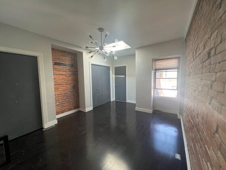 Third floor: Master bedroom (with en-suite bathroom) - 103 S 22nd St