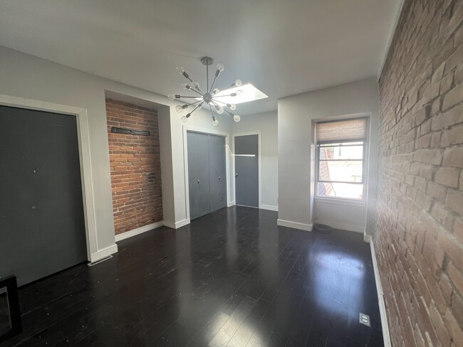 Third floor: Master bedroom (with en-suite bathroom) - 103 S 22nd St