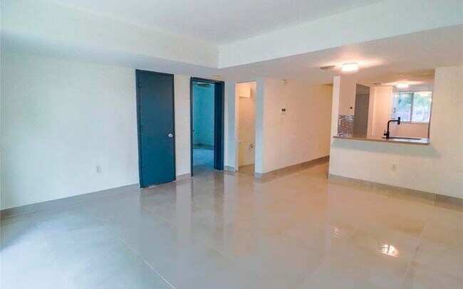 Building Photo - 14010 NE 3rd Ct