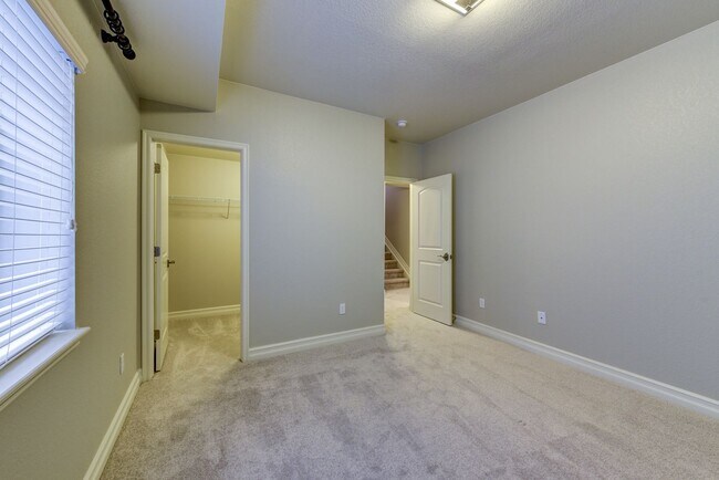 Building Photo - Breathtaking 4 Bedroom 3 Bedroom Ranch Style Home with Finished Basement!!