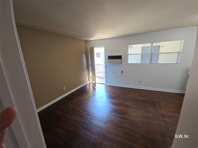 Building Photo - 301 Avondale St