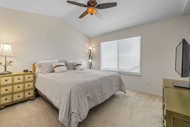 Building Photo - FURNISHED - 3 bed 3 bath Gated Highlands Ranch Home!