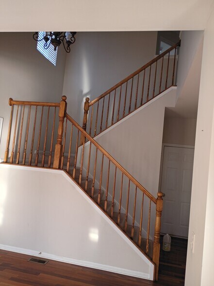 Building Photo - 188 Concord Dr S