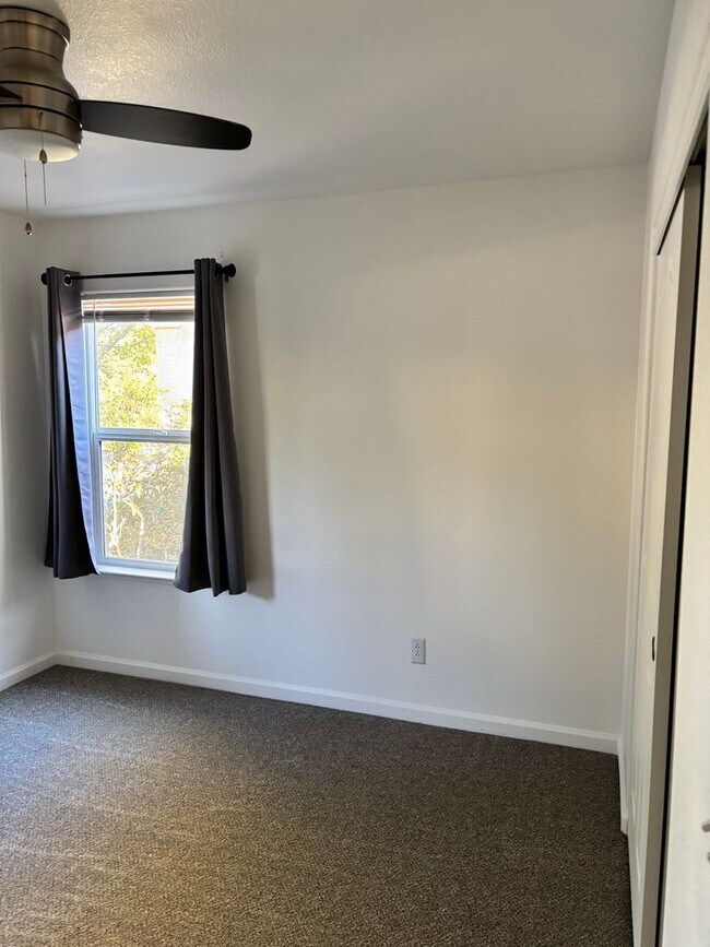 Building Photo - BEAUTIFUL, SPACIOUS,  4 BEDROOM, 2 BATHROO...