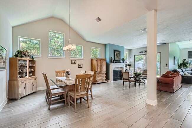 Building Photo - 13224 N Salmon River Cir