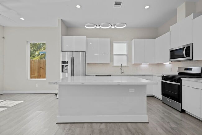 Building Photo - 861 Prosper St