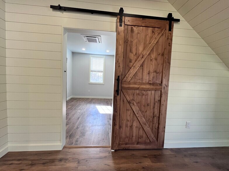 Building Photo - 2614 Boston Post Rd