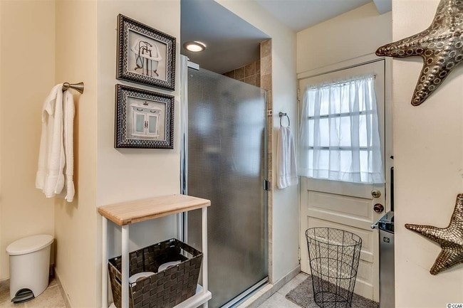 Building Photo - 502 16th Ave S