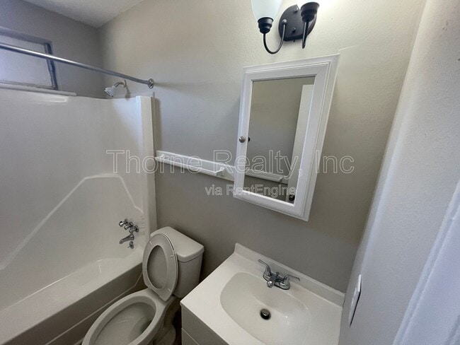 Building Photo - 1318 Maple St