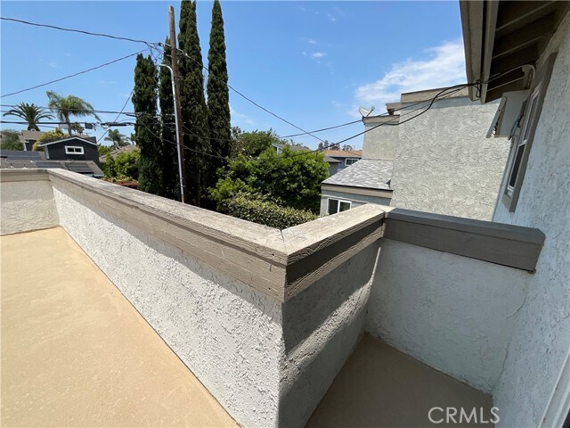 Building Photo - 2641 Santa Ana Ave