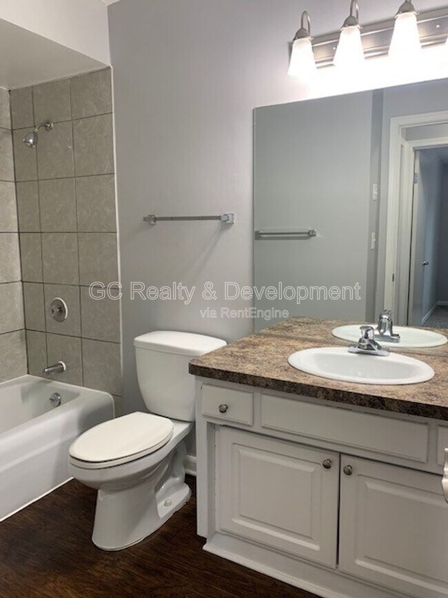 Building Photo - 12 Simpson St