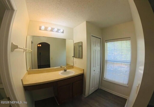 Building Photo - 515 Hopewell Dr