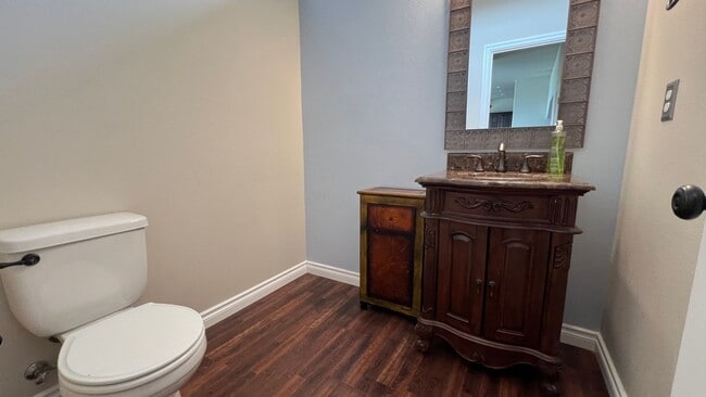 Building Photo - Meticulously well kept 3 bed, 3.5 bath Gov...