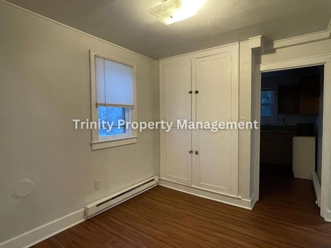 Building Photo - 620.5 Locust Ave