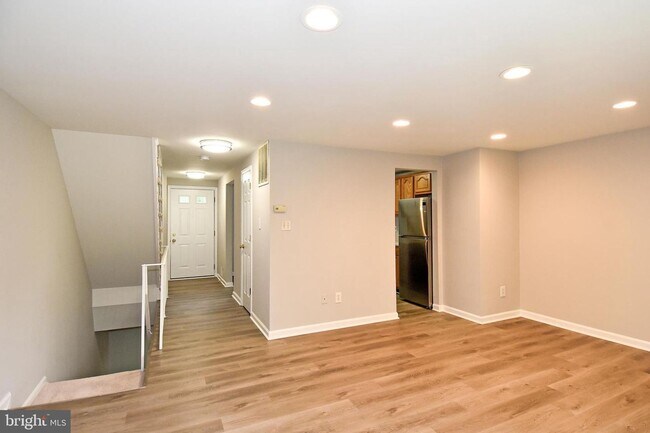 Building Photo - Available immediately!