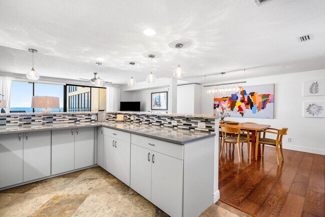 Building Photo - 2155 S Ocean Blvd