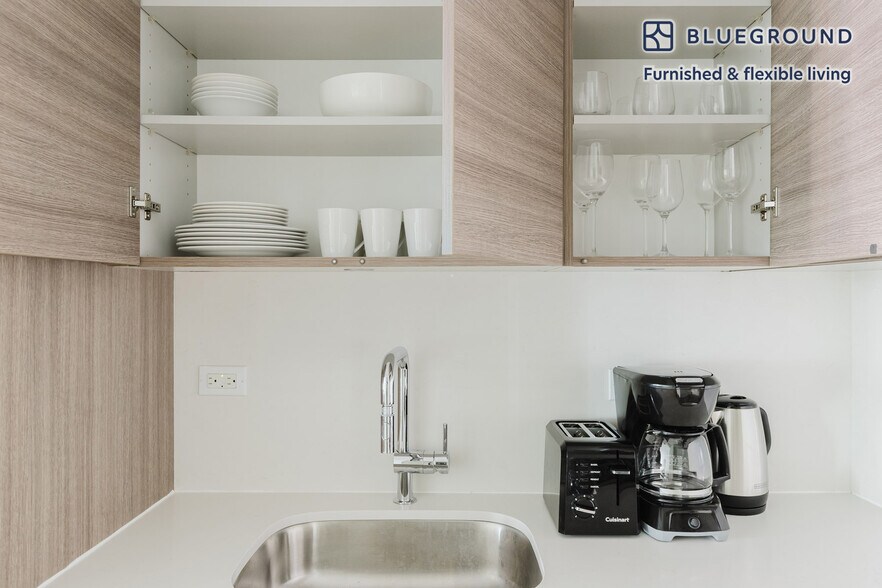 Building Photo - 340 E 51st St