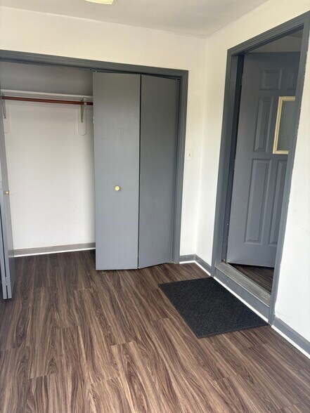 Building Photo - 621 Aero Dr