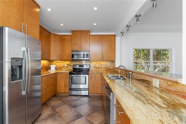 Building Photo - 935 Corkwood St