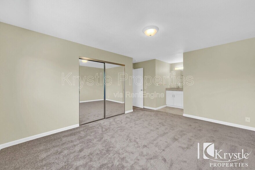 Building Photo - 201 Nautical Ct