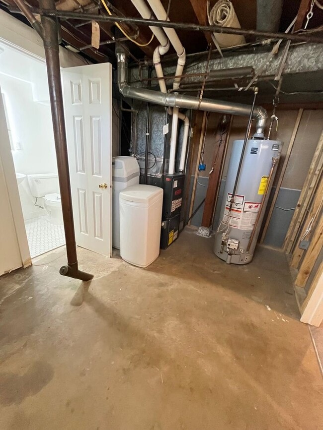 Building Photo - Spacious 2 Bed/2 Bath with Fenced in Yard!