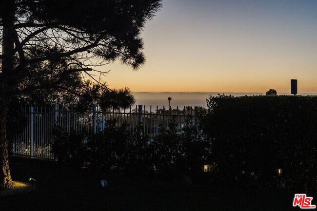 Building Photo - 5770 Busch Dr