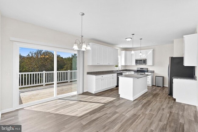 Building Photo - 100 Holiday Ct