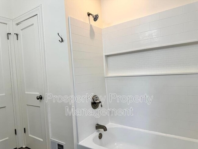 Building Photo - 2112 41st St