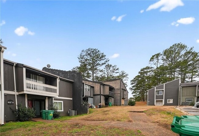 Building Photo - 6071 Regent Manor