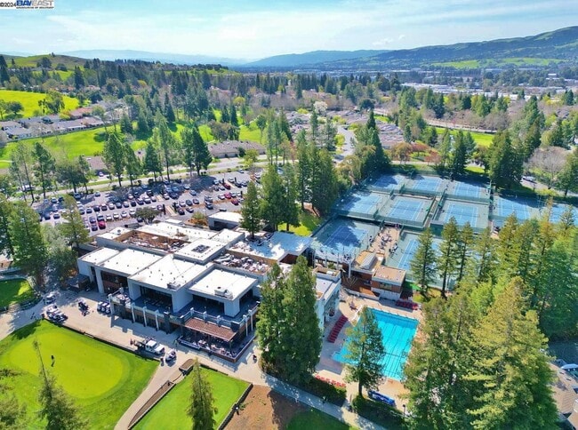 Building Photo - 535 Cambrian Way