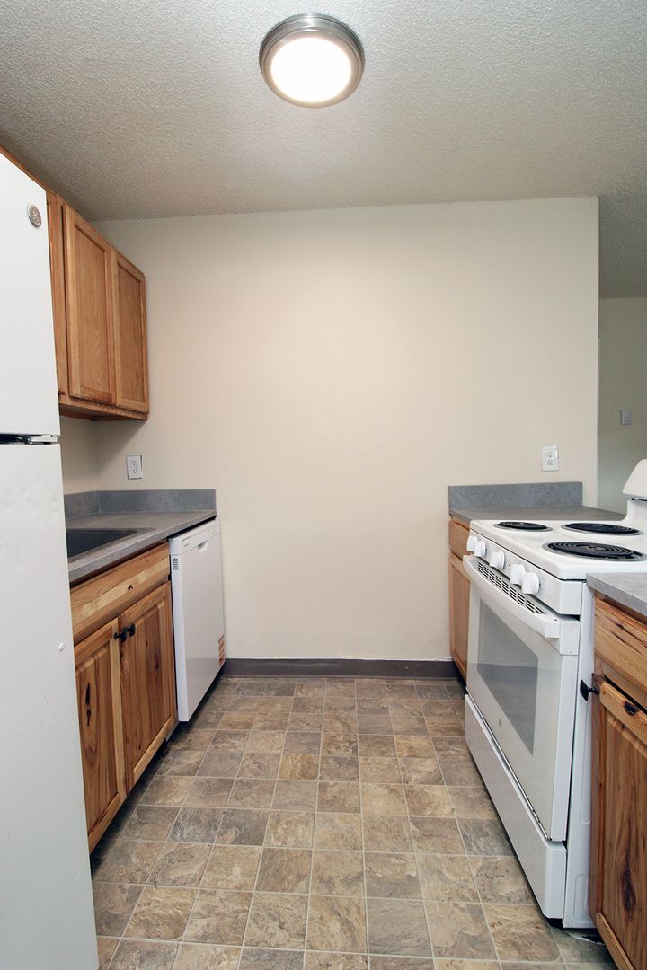 Building Photo - 5704 SW Beaverton Hillsdale Hwy