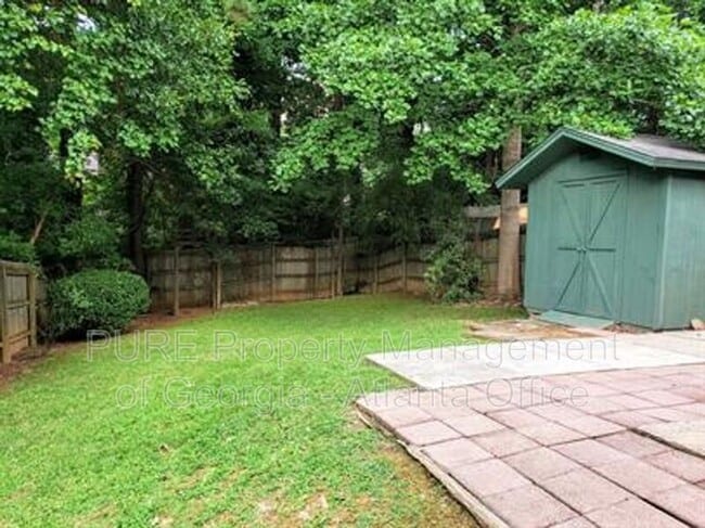 Building Photo - 5031 Village Green Way