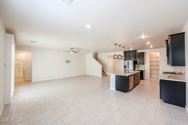 Building Photo - 14090 W Old Oak Ln