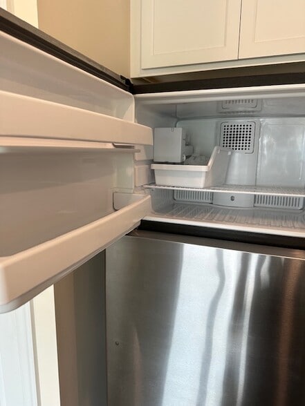 Building Photo - 1033 W Bridge St