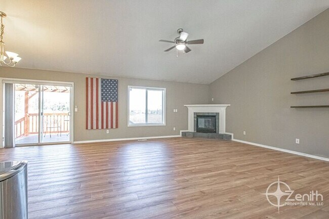 Building Photo - 516 NE 199th St