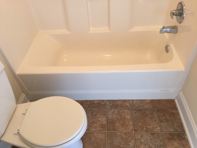 Building Photo - 4bed/4bath in Eagles Landing for JULY!