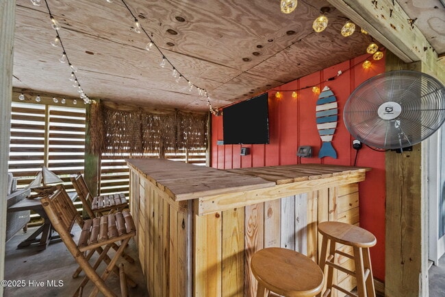 Building Photo - 2660 Island Dr