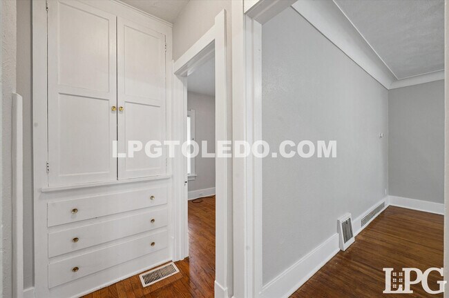 Building Photo - 2037 Alvin St