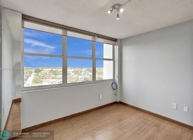 Building Photo - 11930 N Bayshore Dr